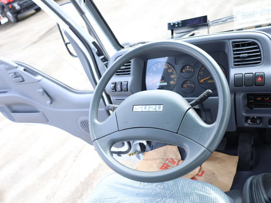 QINGLING ISUZU KV100 100P Truk Berpendingin Untuk Transportasi Makanan Daging Ikan NKR Freezer 5 Ton THERMO KING RV380 Pendingin