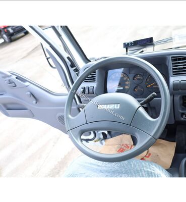 Isuzu 100p Jepang Brand Truck chassis dengan panjang 4,1 meter kotak pendingin dengan unit pendingin THERMO KING RV380V 4X2 Mini 3tons 2 Ton Freezer Pendingin Truck